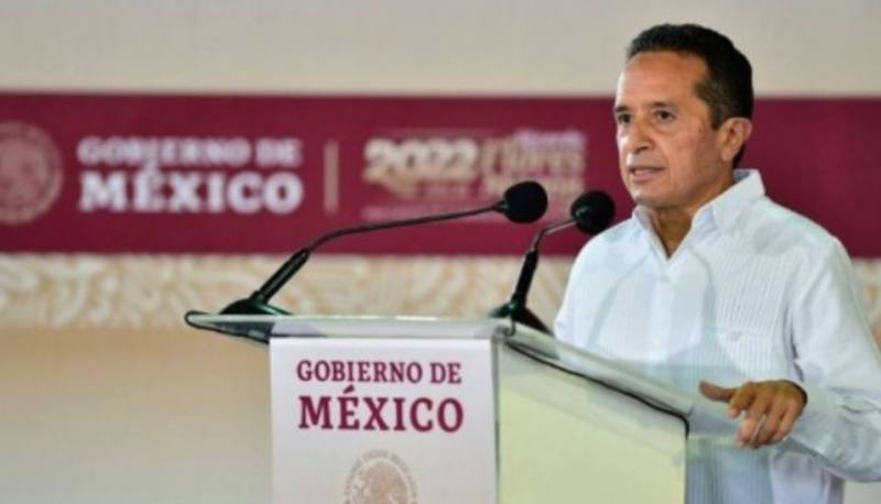 AMLO analiza sumar a su administración a Carlos Joaquín, otro gobernador de la oposición.