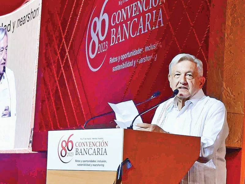 Sigan haciendo negocios legales: López Obrador a banqueros