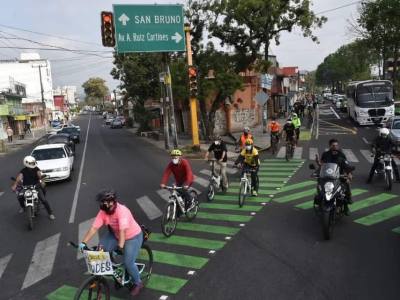 Acuerda Ricardo Ahued acciones en favor de los ciclistas en Xalapa.