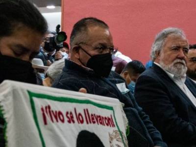 Caso Ayotzinapa: AMLO respalda a Encinas tras difundir presuntos chats de narcos