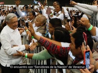 4 mil “Servidores de la Nación” abuchean a Cuitláhuac delante de AMLO